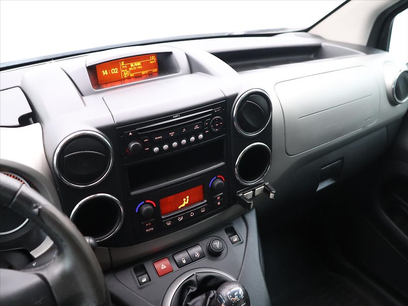 Peugeot Partner Tepee 1,6 HDI 80kW Premium Pano - fotka 15 z 28