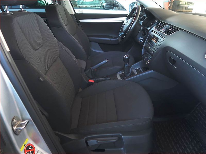 Škoda Octavia (2013) 1.8 TSI, Tempomat - fotka 9 z 17