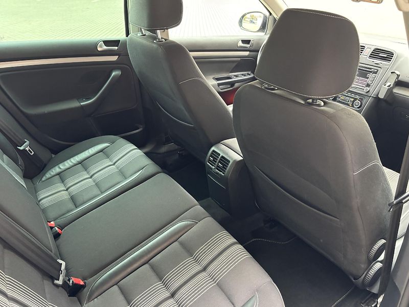 Volkswagen Golf (2013) 1.6 TDI 77kw Manuál - fotka 10 z 19