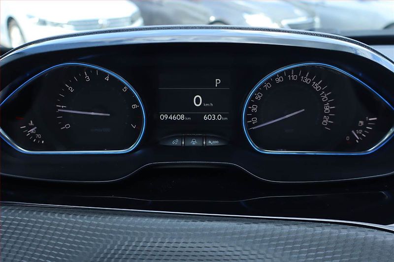 Peugeot 2008 (2018) 1.2 PureTech, Automat - fotka 11 z 25