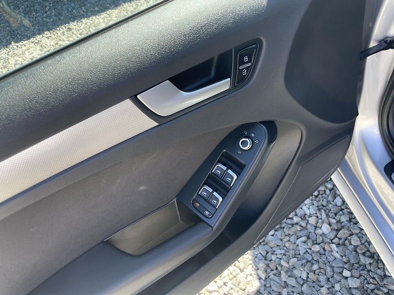 Audi A4 Avant 2.0TDi 120PS S-LINE AVANT TOP! - fotka 87 z 179