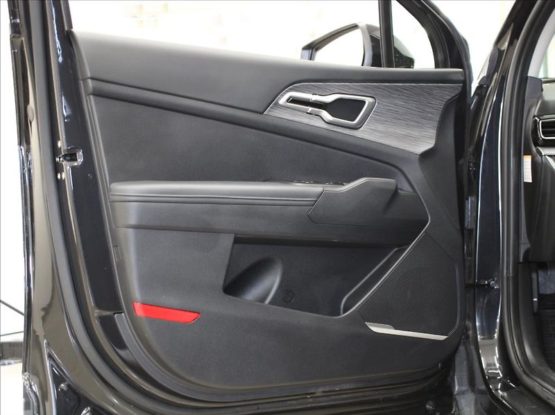 Kia Sportage 1,6 T-GDi 117kW 4x4 1.maj.ČR - fotka 15 z 24