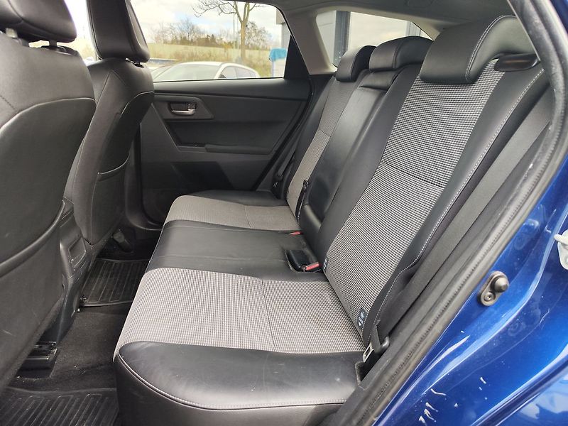 Toyota Auris 1.6 D-4D/82kW Executive ČR - fotka 12 z 30