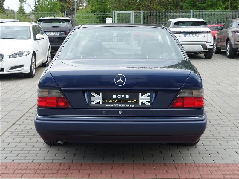 Mercedes-Benz 124 2,0 200 Sportline coupé,AC,TOP - fotka 8 z 28