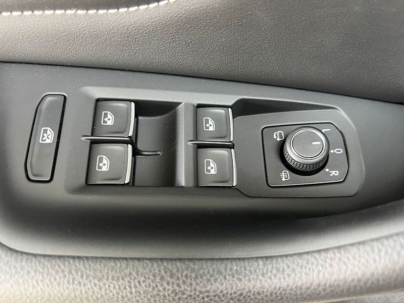 Volkswagen Passat 2.0TDI 147KW DSG 4M ELEGANCE, - fotka 23 z 27