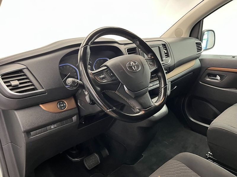 Toyota ProAce Verso Family 2.0 D 8AT Comfort NAVI - fotka 12 z 39