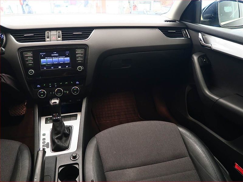 Škoda Octavia (2015) 1.8 TSI, Automat, Serv.kniha - fotka 8 z 17