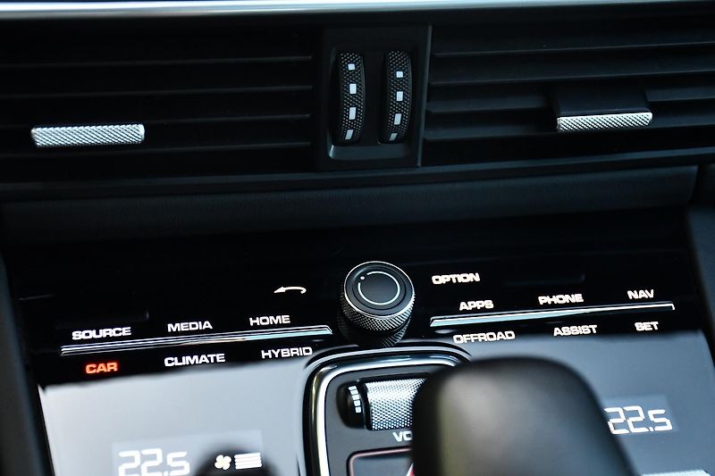 Porsche Cayenne 3.0E-REZERVACE - fotka 34 z 50