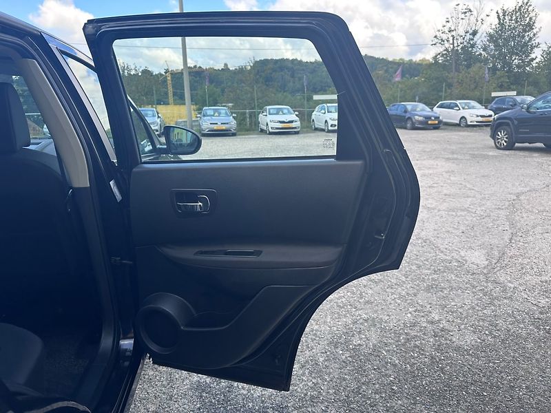 Nissan Qashqai (2009) 1.5dCi Tempomat/1MAJ/78kW - fotka 18 z 25