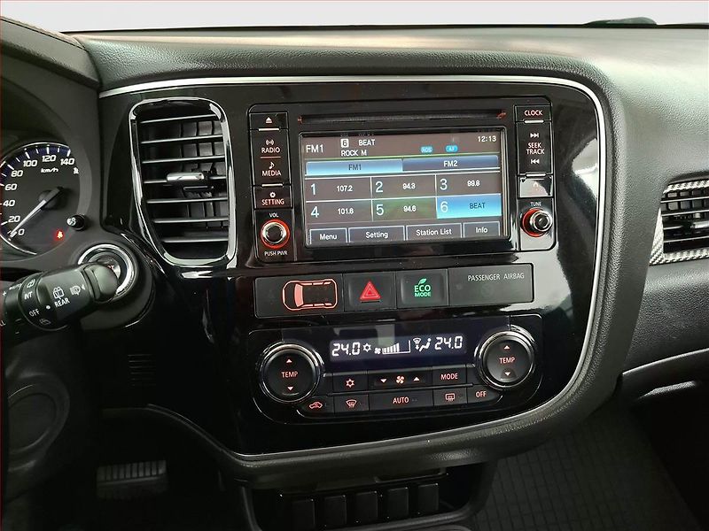 Mitsubishi Outlander (2017) 2.2 DI-D, 4X4, Automat - fotka 12 z 20