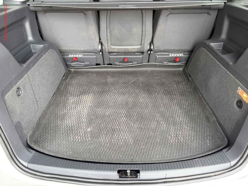 Volkswagen Touran (2013) 2.0TDi, TZ, výhř.sed. - fotka 7 z 16