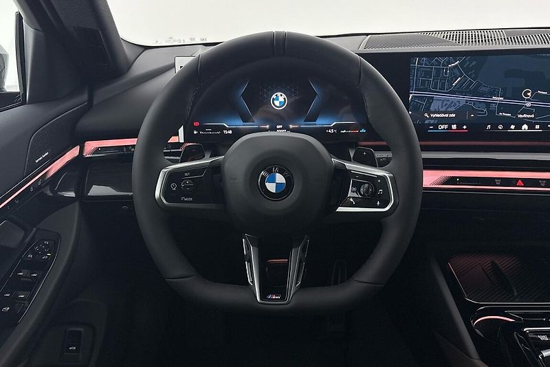 BMW Řada 5 540d xDrive Touring - fotka 8 z 13