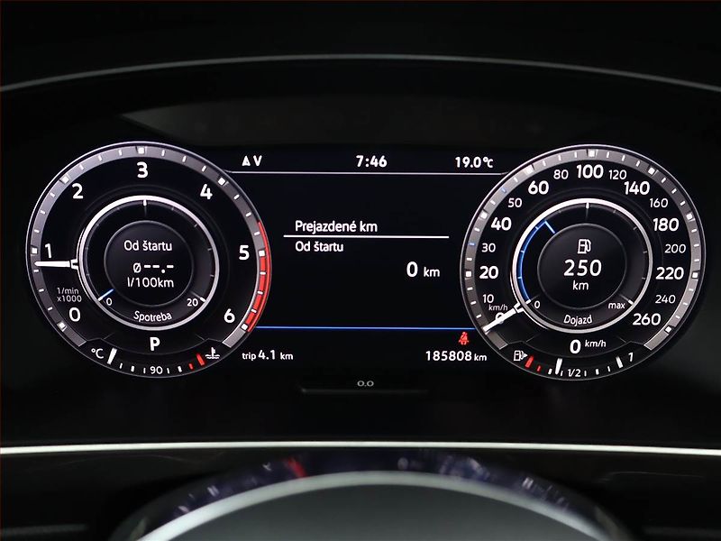 Volkswagen Tiguan (2017) R-Line 2.0 TDI, 4X4, Automat - fotka 9 z 18