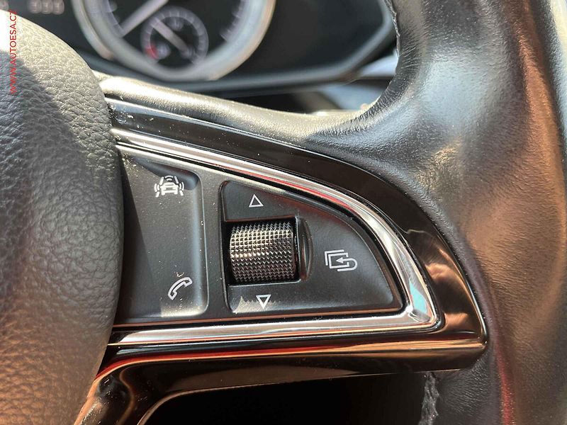 Škoda Superb (2018) 2.0 TDi, ČR, L&K, DSG, kůže - fotka 14 z 15