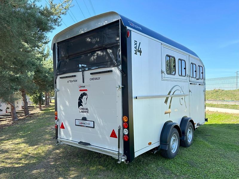Cheval Liberté (2026) MAXI 4 - MODRÝ - fotka 4 z 32