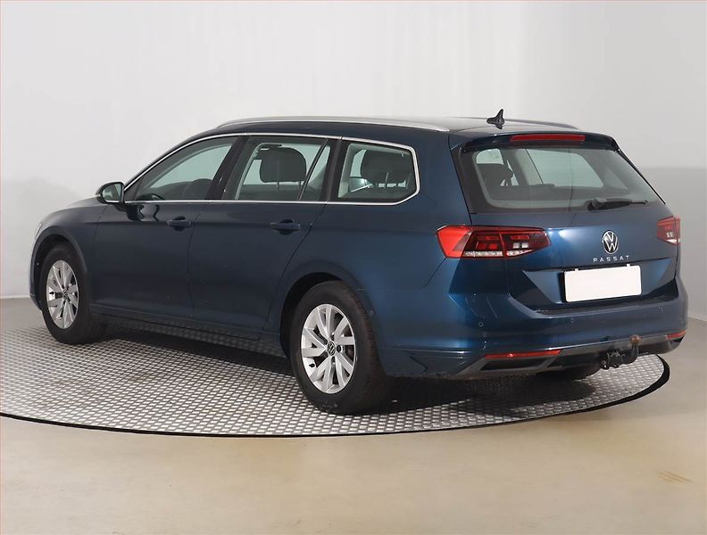 Volkswagen Passat (2021) Business 2.0 TDI, Automat - fotka 4 z 27
