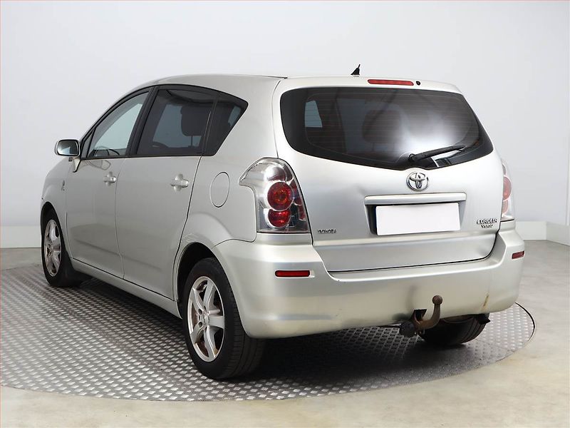 Toyota Corolla Verso (2005) 2.0 D-4D, Tažné, rezervace - fotka 4 z 13