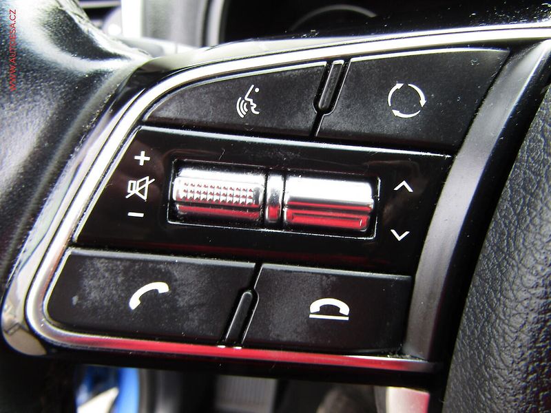Kia Sportage (2021) 1.6 CRDi, ČR, TOP - fotka 13 z 21