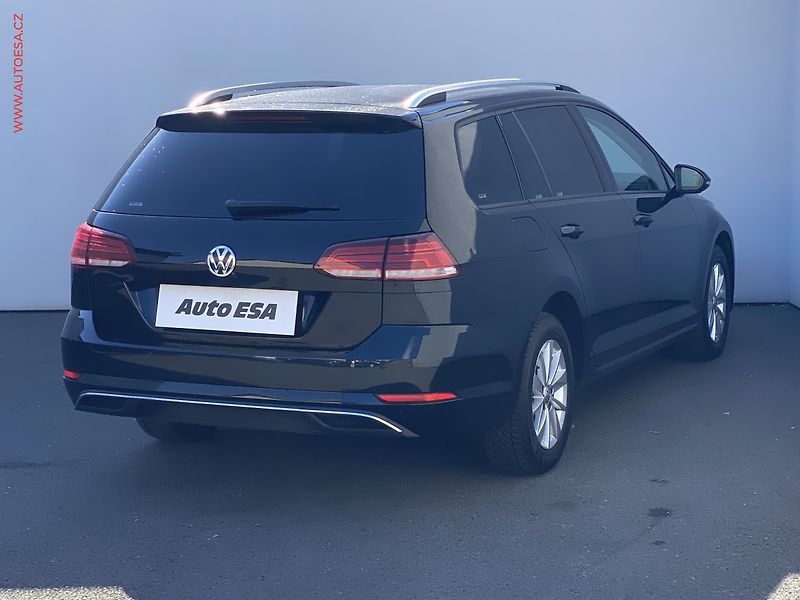 Volkswagen Golf (2019) 1.6TDI, masáž, autoAC - fotka 4 z 17