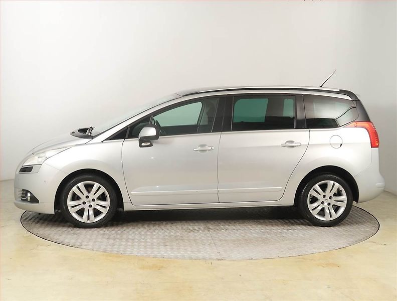 Peugeot 5008 (2011) 2.0 HDI, Navi, Tempomat - fotka 3 z 25