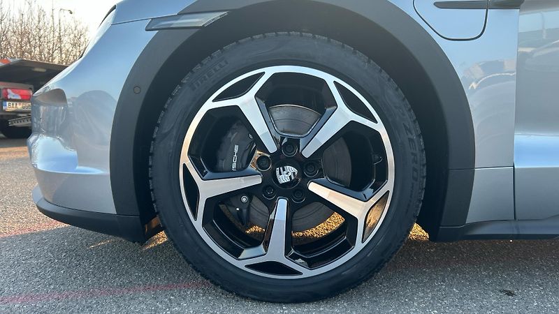 Porsche Taycan 4 Cross Turismo - fotka 9 z 29