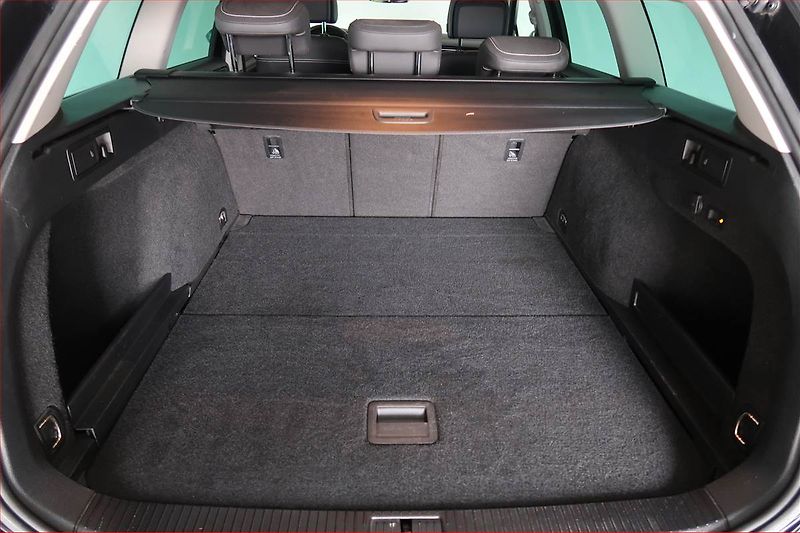 Volkswagen Passat (2021) Elegance 2.0 TDI - fotka 14 z 22