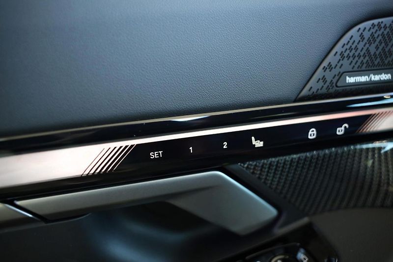 BMW Řada 5 540d xDrive Sedan - fotka 24 z 27