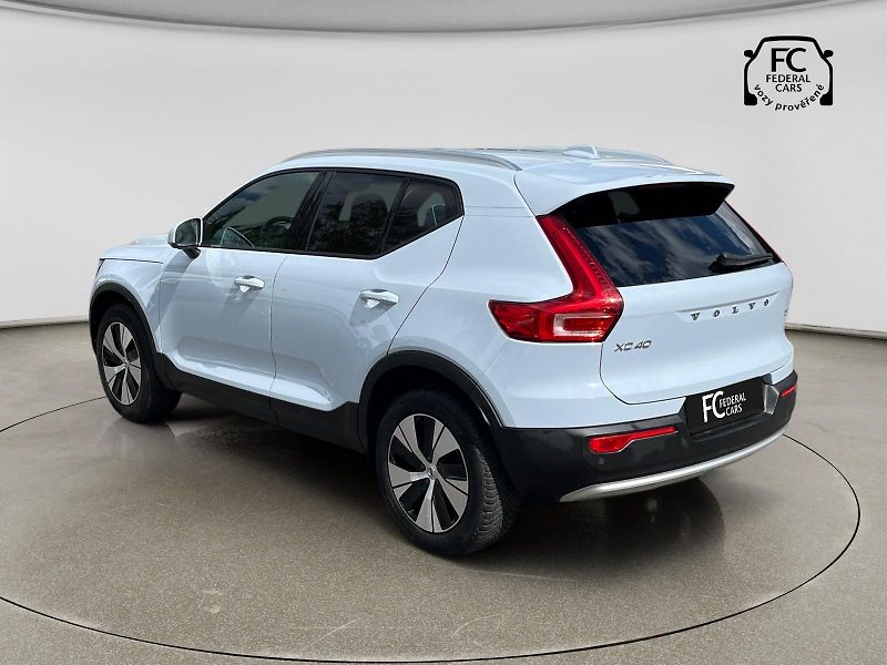 Volvo XC40 FWD T2 Core - fotka 3 z 44