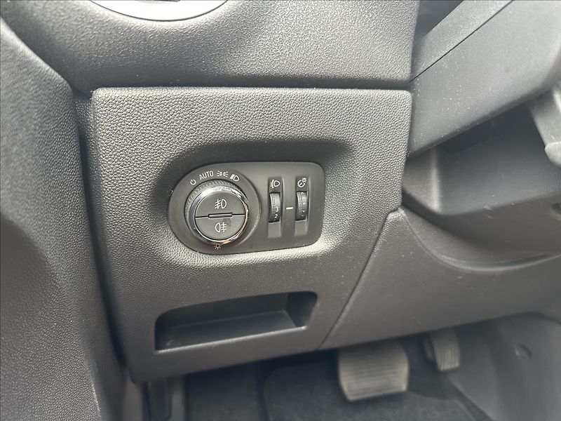 Opel Corsa 1,4 AUTOMAT - fotka 22 z 27