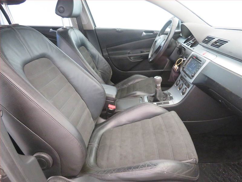 Volkswagen Passat (2006) Highline 2.0 TDI, Xenony - fotka 9 z 15