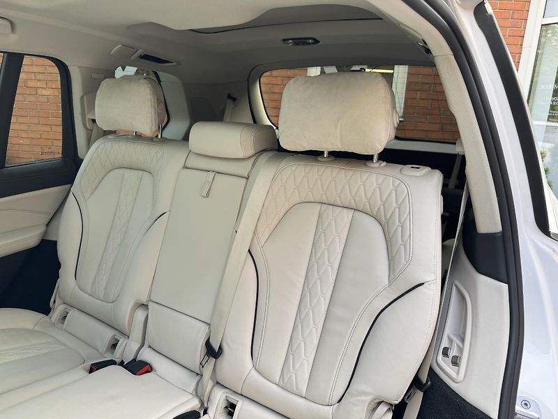 BMW X7 40xD-R22-SKY-LCD-NOČNÍ V-ČR - fotka 34 z 44