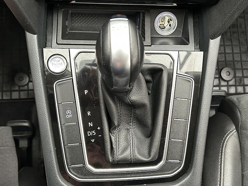 Volkswagen Passat Variant 2,0 TDI Highline - fotka 17 z 27