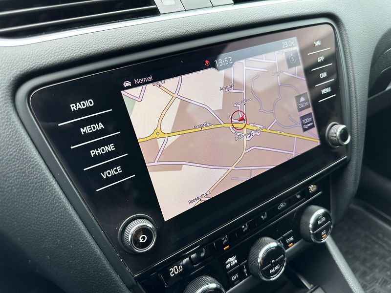 Škoda Octavia Combi 2.0 TDI DSG 4X4 Scout - fotka 16 z 29
