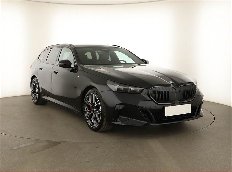 BMW Řada 5 (2025) 540d xDrive - fotka 1 z 22