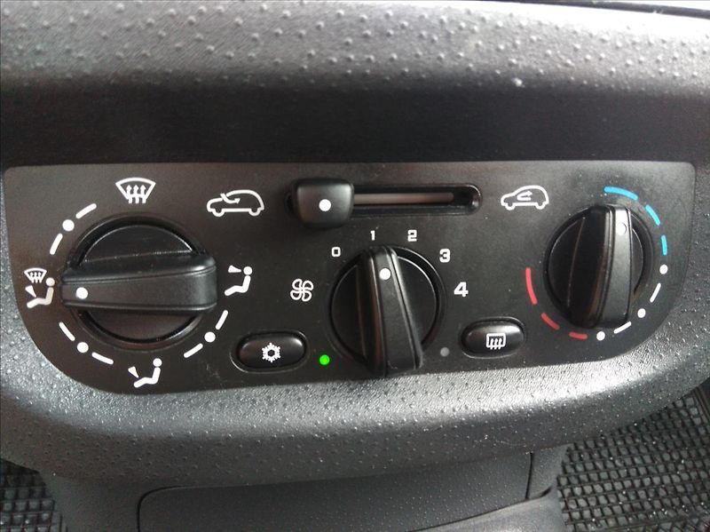 Citroën C3 1,4i *KLIMA*SERVIS* - fotka 19 z 29