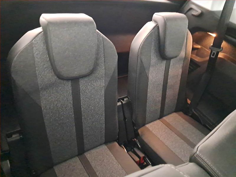 Peugeot 5008 (2019) 1.5 BlueHDi, Automat, 7 míst - fotka 20 z 20