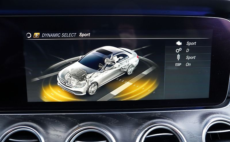 Mercedes-Benz Třídy E E 53 AMG 4Matic+/440PS - fotka 40 z 48