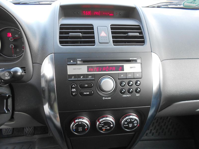 Suzuki SX4 1,6i 79kW 4X4 ČR - fotka 10 z 12
