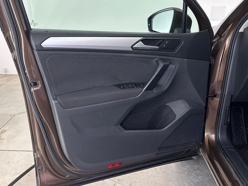 Volkswagen Tiguan Trendline DSG - fotka 13 z 27