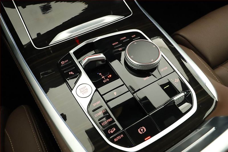 BMW X7 (2025) xDrive40d, Navigace - fotka 16 z 22