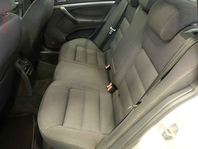 Škoda Octavia (2005) 1.9TDi, AC, výhřev sed. - fotka 11 z 23