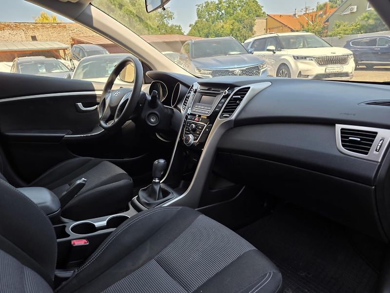 Hyundai i30 1.4-NÍZKÉ KM-KLIMA-ALU - fotka 7 z 15