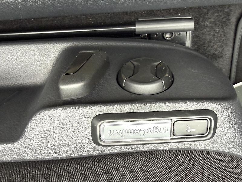 Volkswagen Passat Variant (2023) 2,0TDi 110kW BUSINESS DSG ACC - fotka 8 z 18