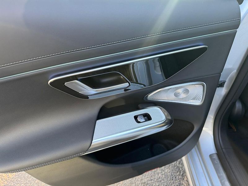 Mercedes-Benz Třídy E (2025) E 450 d 4MATIC - fotka 11 z 25