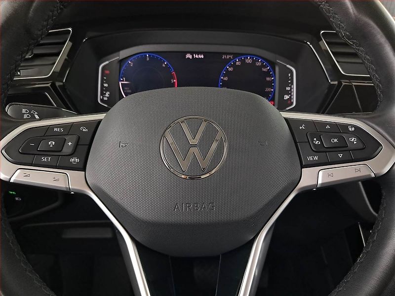 Volkswagen Touran (2023) 2.0 TDI - fotka 17 z 20