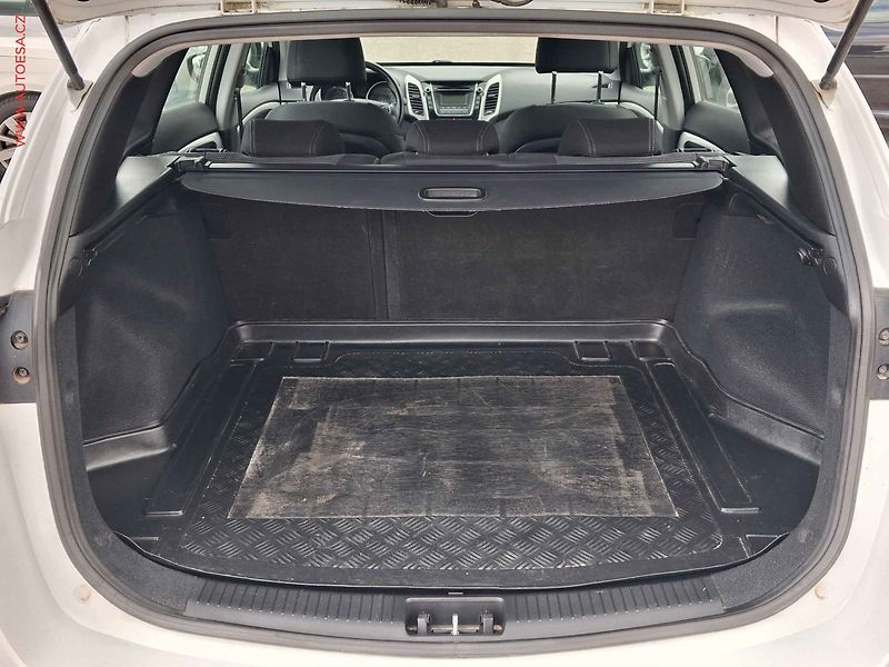Hyundai i30 (2016) 1.6 CRDI, 2.maj,ČR, servis - fotka 7 z 19