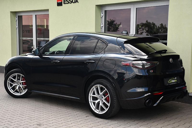 Alfa Romeo Stelvio 2.2 JTDm Competizione Q4 - fotka 3 z 40