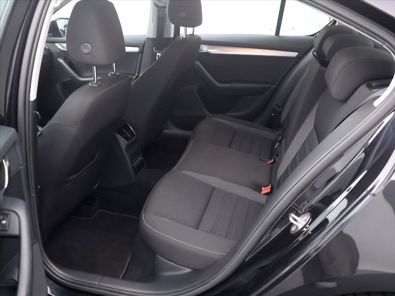 Škoda Octavia 1,6 TDI 85kW CZ Ambition 2.Maj - fotka 14 z 32