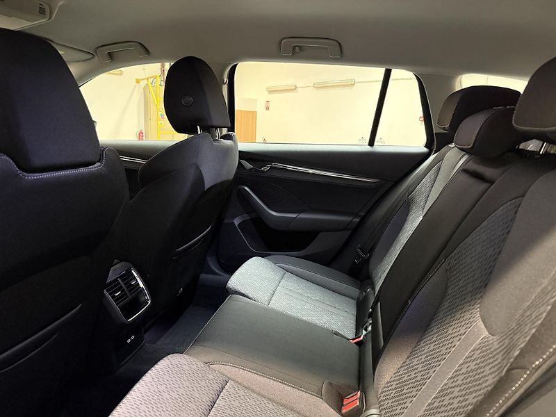 Škoda Octavia 1.4 TSI iV 150 kW DSG Style Co - fotka 11 z 13