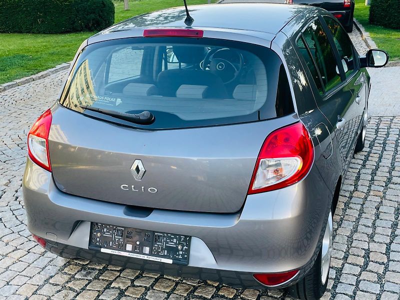 Renault Clio 1.2i 55KW MANUÁL 1MAJITEL  - fotka 13 z 42